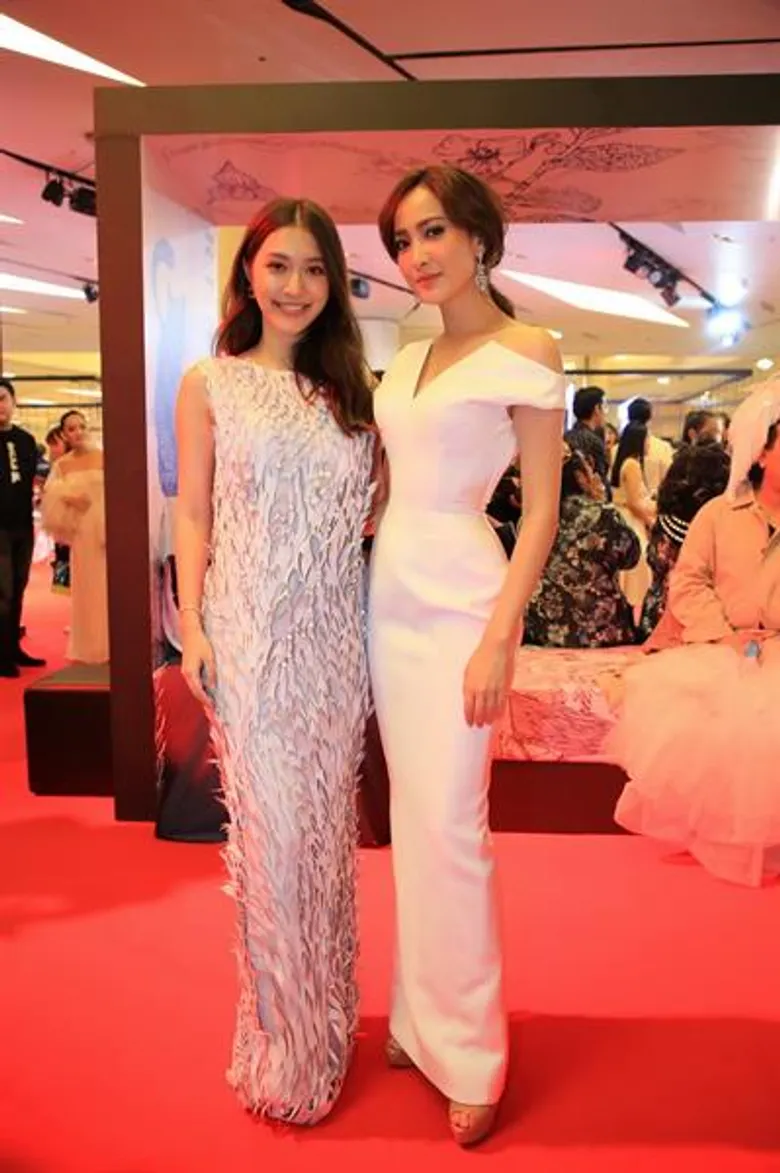 “ชมพู่-อารยา” ตอกย้ำผู้นำแฟชั่น เนรมิตโชว์สุดเอลิแกนซ์ “เดอะ ป๊อป กูตูร์ คลับ” งานแฟชั่นโชว์กูตูร์ระดับโลกครั้งแรกของไทย