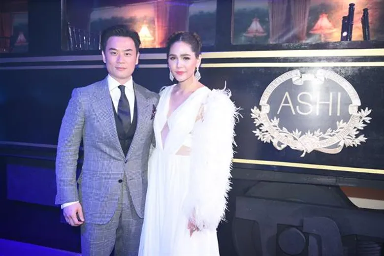 “ชมพู่-อารยา” ตอกย้ำผู้นำแฟชั่น เนรมิตโชว์สุดเอลิแกนซ์ “เดอะ ป๊อป กูตูร์ คลับ” งานแฟชั่นโชว์กูตูร์ระดับโลกครั้งแรกของไทย