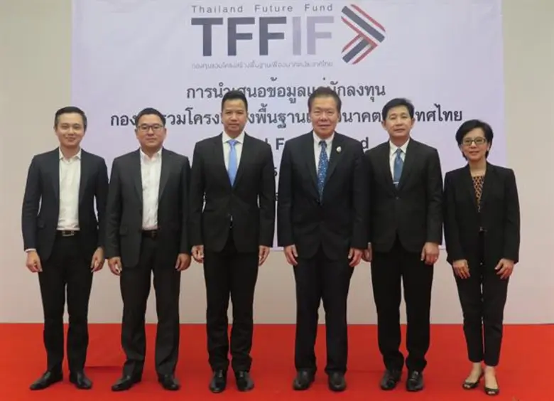 นายสุธารักษ์ ธีร์จันทึก (ที่ 3 จากซ้าย) ผ...