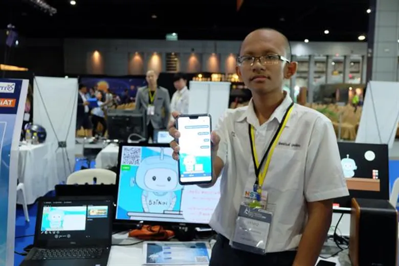 เด็กโคราชวัย 16 สุดเจ๋ง สร้างหุ่นยนต์จองห้องพัก “Botnoi Reception” ช่วยผู้ประกอบการลดต้นทุนยุค 4.0 คว้ารางวัลใหญ่ AIROBIC 2018