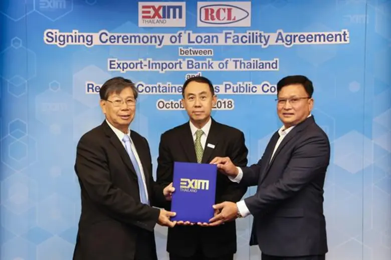 นายพิศิษฐ์ เสรีวิวัฒนา (กลาง) กรรมการผู้จ...
