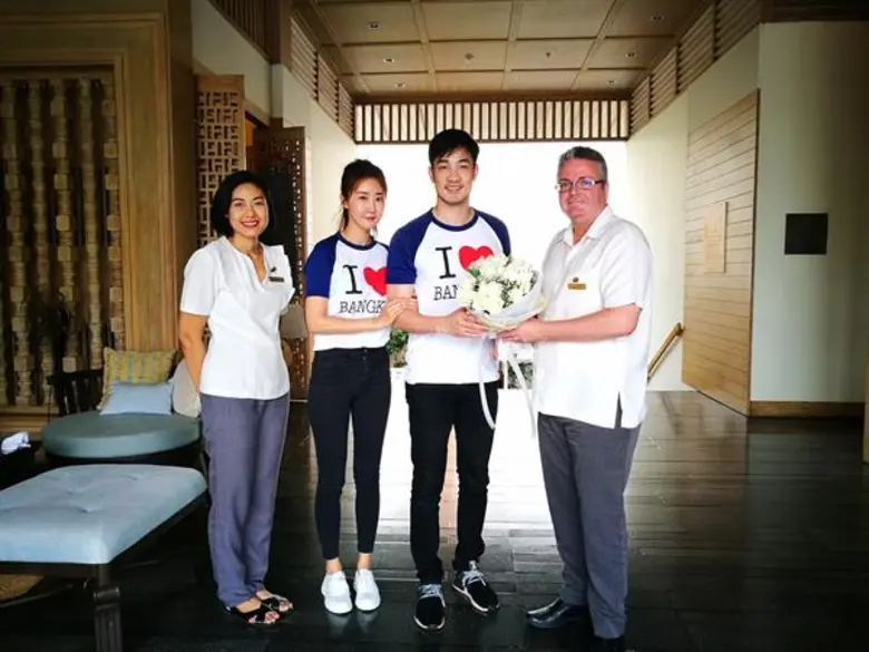 มร.คริสเตียน เริส์ชลิ (คนขวาสุด) ผู้จัดกา...