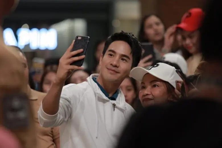 ตามหาหมอนพี่หมื่น “โป๊ป ธนวรรธน์” เผยนอนยังไงให้ฟิน!!