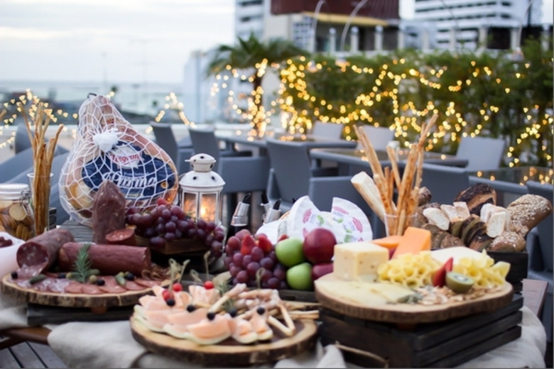 Gin & Jazz at Rooftop Bar Pattaya Hotel Baraquda Pattaya MGallery by Sofitel	