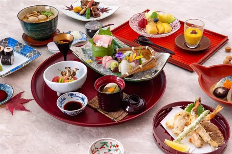 ห้องอาหารยามาซาโตะ (Yamazato) โรงแรม ดิ โ...