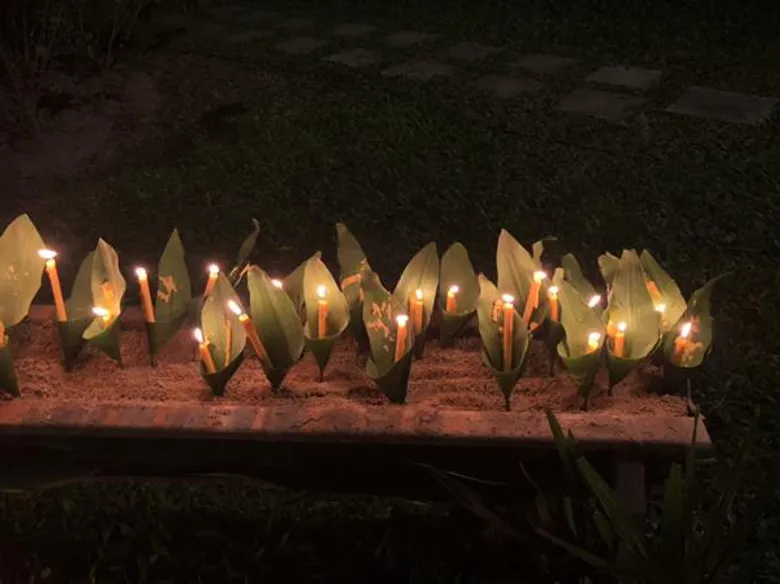รวมดวงใจชาวคำแสด ริเวอร์แคว รีสอร์ท จุดเทียนน้อมรำลึกในพระมหากรุณาธิคุณในหลวงร.9