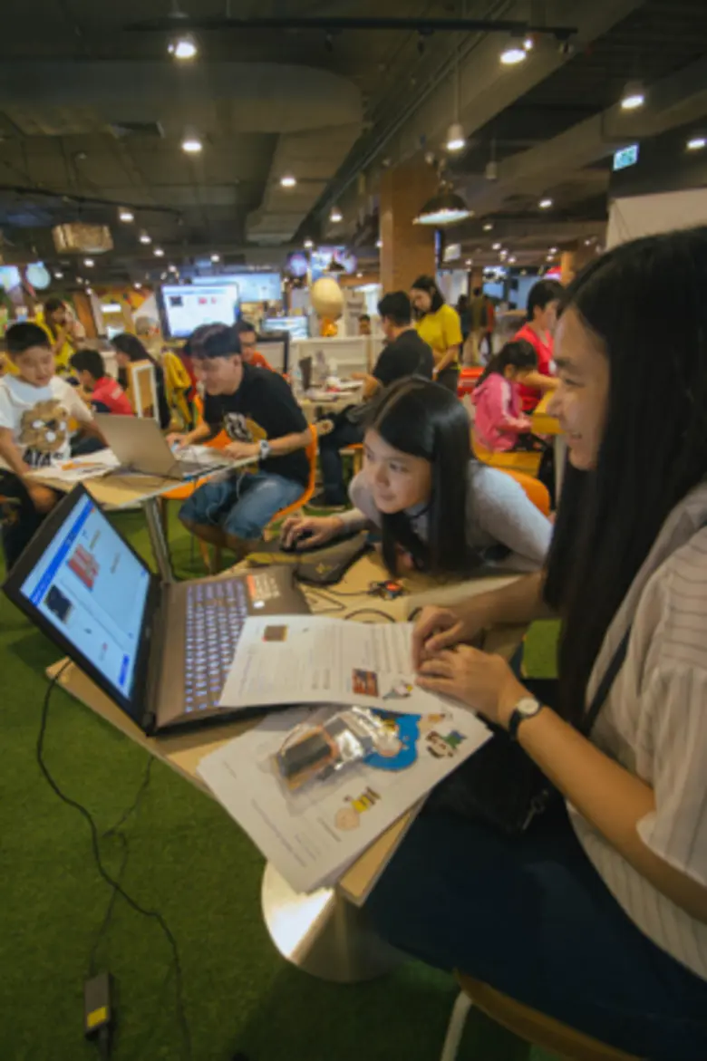 กลับมาอีกครั้งกับกิจกรรม Family Coding Da...