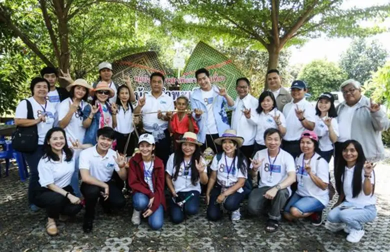 ถือเป็นพระเอกหนุ่มหล่อกล้ามใหญ่มากความสามารถ ที่นอก...