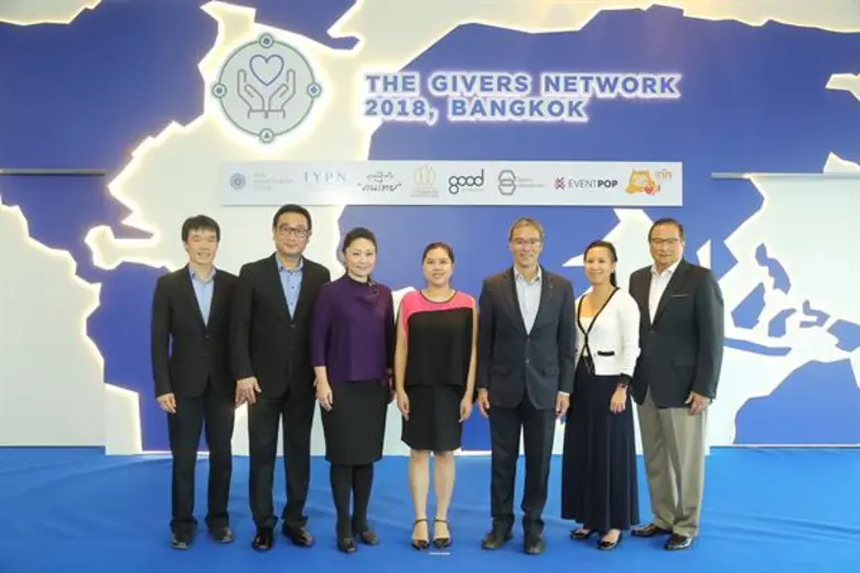 สองหนุ่มใหญ่ใจเกินร้อยคนไทยตัวอย่างวันนี้...