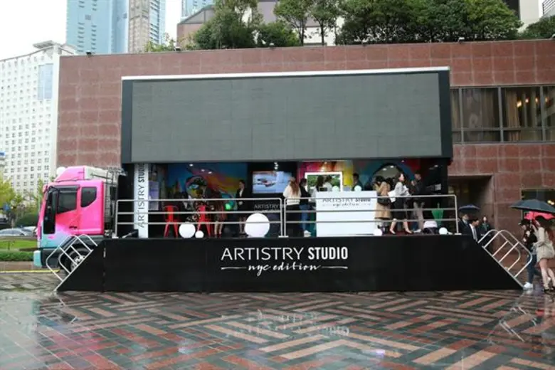เครื่องสำอางอาร์ทิสทรีจากแอมเวย์ สาดสีสัน...