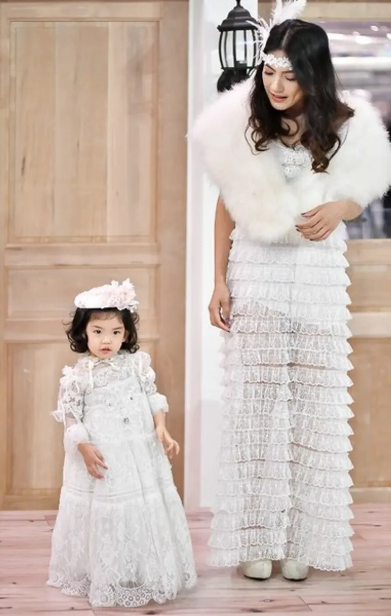 MICHELLE’S แบรนด์เสื้อผ้าเด็กดีไซเนอร์ไทยเปิดตัวเก๋ ใช้ผ้ารังนกสร้างสรรค์ชุดฟินาเล่ หวังเด็กรุ่นใหม่หันมาอนุรักษ์ธรรมชาติดูแลทรัพยากรไทย