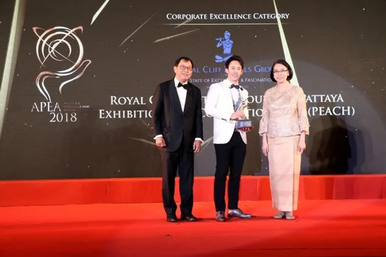 ครั้งแรกของรอยัล คลิฟกับรางวัล “Asia Pacific Entrepreneurship Award”