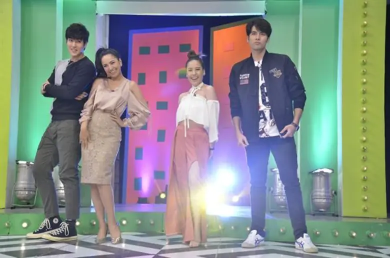 คริษฐ์ ศรีทองเสถียร (ที่ 3 จากขวา) กรรมกา...