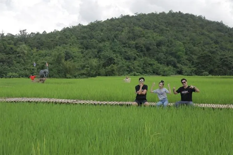 ทีวีไกด์: รายการ "สมุดโคจร On The Way" ชวนหลงเสน่ห์ชุมชน ท้าทายแลนด์มาร์คเมืองรองแห่งลับแล