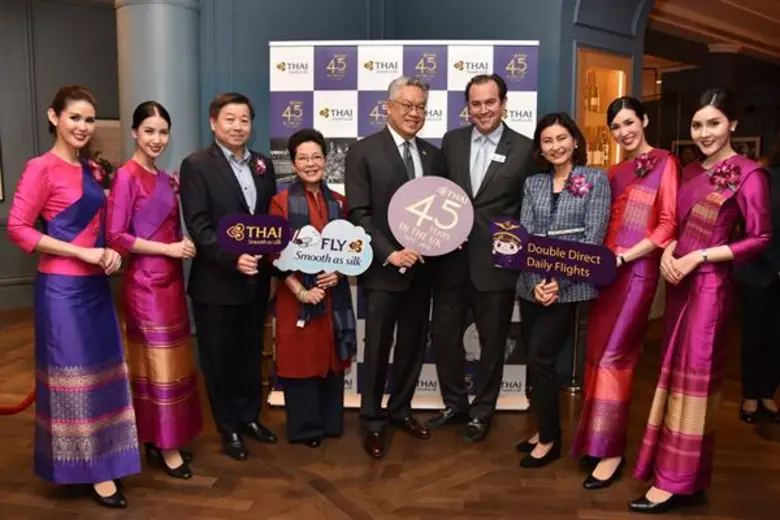 ฯพณฯ นายพิษณุ สุวรรณะชฎ (ที่ 5 จากซ้าย) เ...
