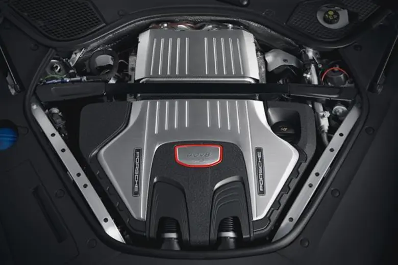 ขุมพลังเครื่องยนต์ V8 เทอร์โบคู่ 460 แรงม้า พร้อมระบบช่วงล่างแบบสปอร์ต ครบครันด้วยอุปกรณ์อำนวย ความสะดวกล้ำสมัย