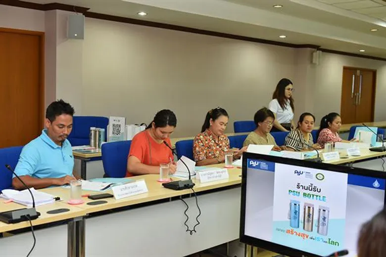 ม.สงขลานครินทร์ ตรัง จับมือร้านเครื่องดื่มในจังหวัดตรัง รณรงค์ใช้ขวดน้ำแทนแก้วน้ำพลาสติก
