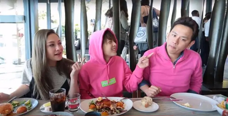 ทีวีไกด์: รายการ "หนีเที่ยวกัน" กินต่อไม่รอแล้วนะ!! “ฟลุค&ลี&อชิ” บุกร้านต้องห้าม..พลาด