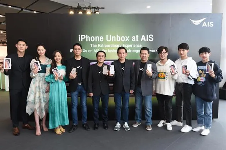 “เต้ย - ทอม” ว้าวก่อนใคร รุดเป็นเจ้าของ iPhone XS, XR จาก AIS