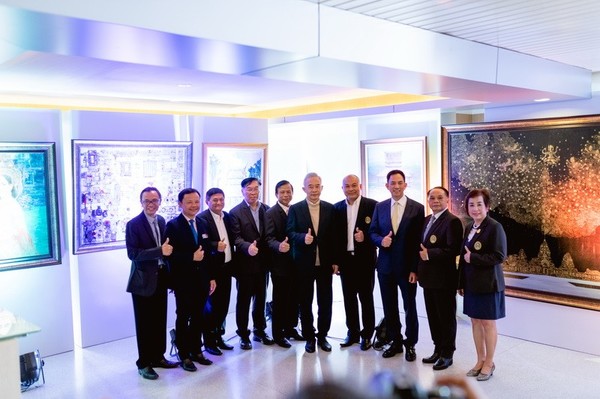 ราชภัฏโคราช แถลงข่าวประมูลผลงานศิลปะ 13 ศิลปินเยือนถิ่นโคราช หารายได้สมทบทุนเพื่อการกุศล