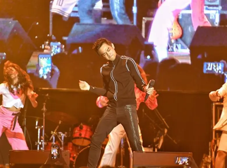 “ทาทา” แท็กทีม “มอส” ย้อนวันวานสนุกจุใจบนเวที “จีเอสบี ว๊าว คอนเสิร์ต”