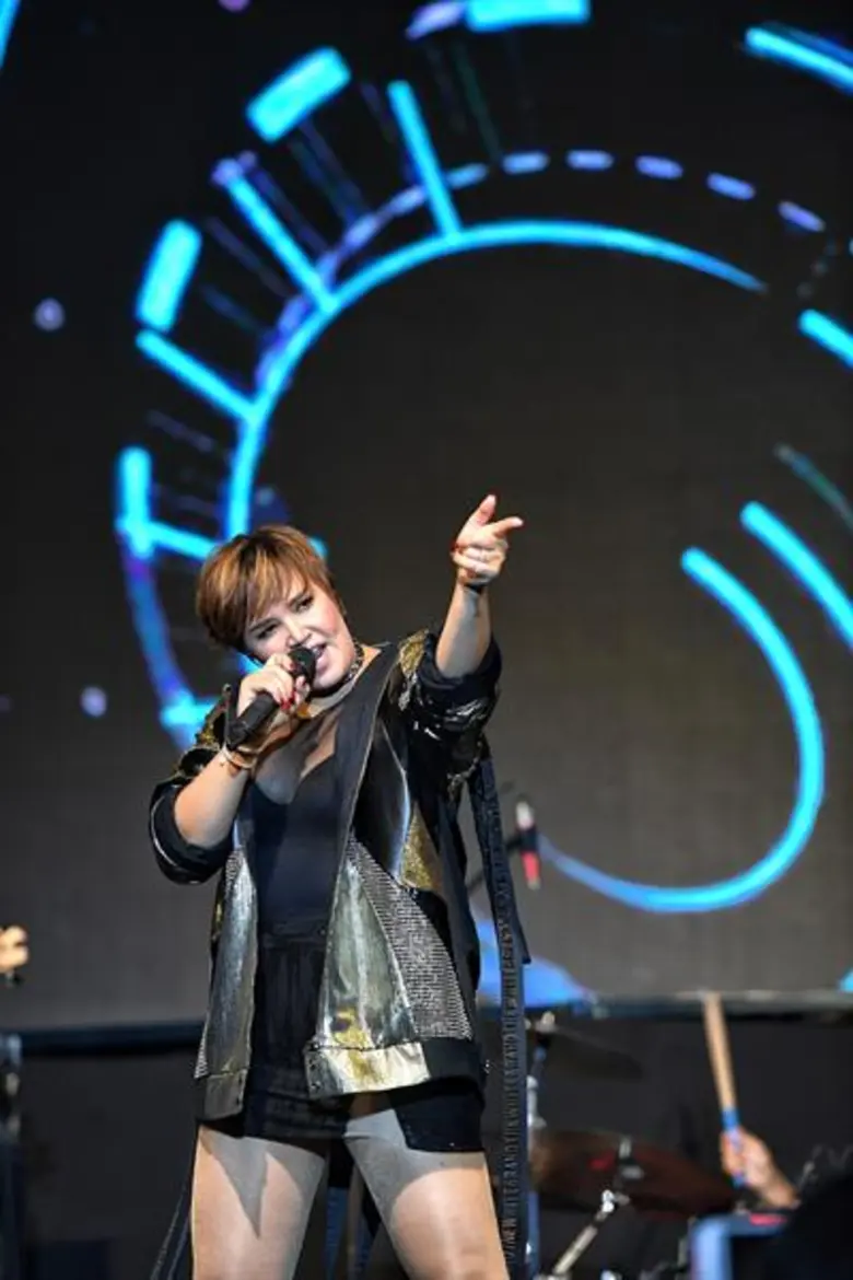 “ทาทา” แท็กทีม “มอส” ย้อนวันวานสนุกจุใจบนเวที “จีเอสบี ว๊าว คอนเสิร์ต”