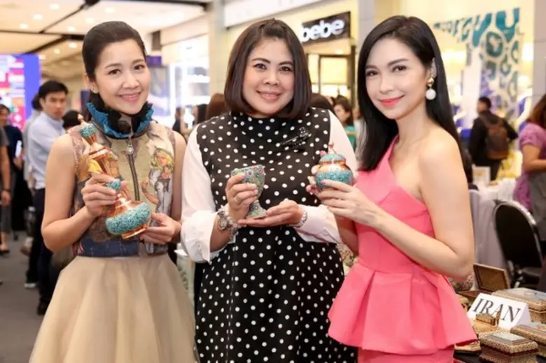 ศูนย์การค้าเซ็นทรัลเวิลด์ ร่วมกับ คณะภริย...