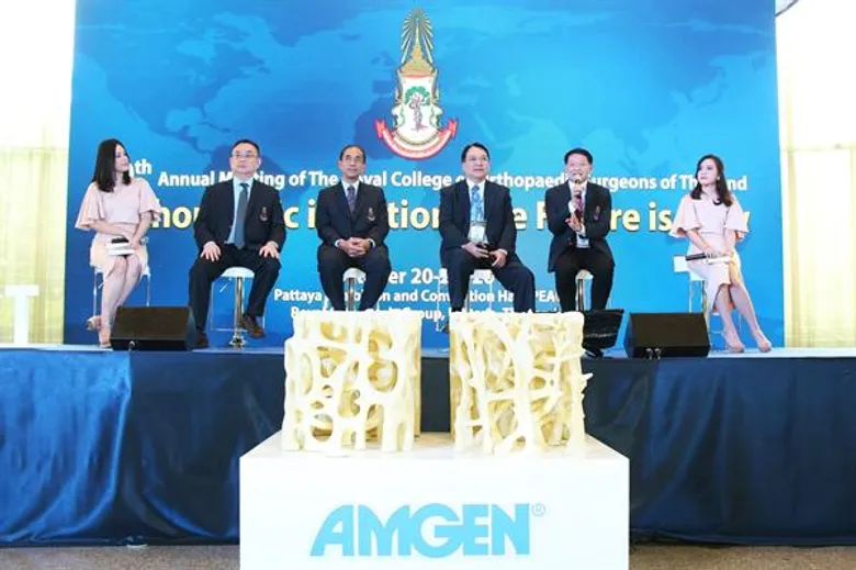 ราชวิทยาลัยแพทย์ออร์โธปิดิกส์แห่งประเทศไทย ร่วมจัดงาน ให้ความรู้ ลดความเสี่ยง การเกิดกระดูกหักซ้ำ ในผู้สูงอายุ เนื่องในวันกระดูกพรุนโลก ปี 61