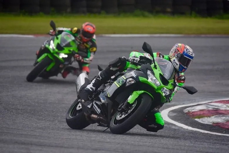 “คาวาซากิ” จัดใหญ่เปิดตัว “บิ๊กไบค์สายพันธุ์แรง” NINJA ZX-6R และ NINJA 400 ปี 2019