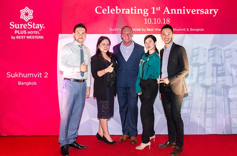 โรงแรมชัวร์สเตย์พลัส บาย เบสท์เวสเทิร์น สุขุมวิท ซอย 2 จัดงานฉลองครบรอบ 1 ปีแห่งความสำเร็จ