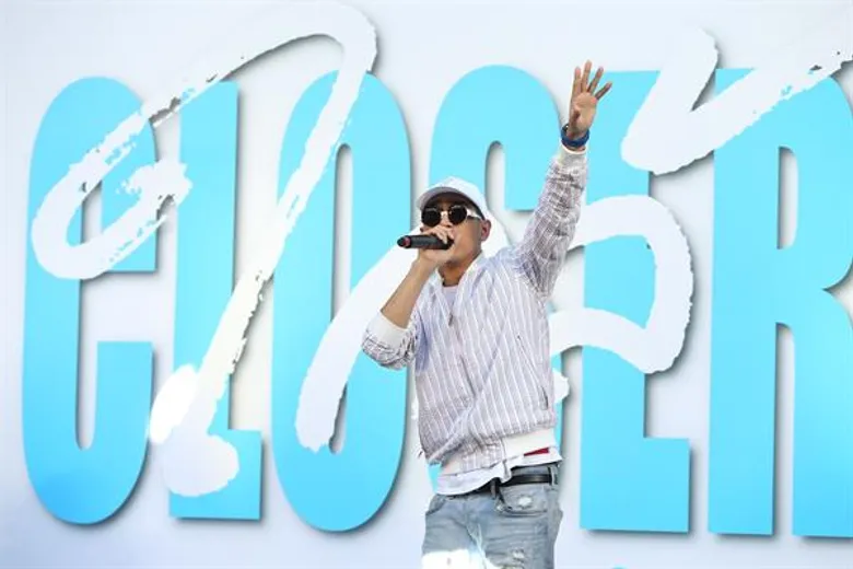 แฟนมโนกรี๊ดคอแตก! ร่วมชม MV แรกของ "เจ้าขุน" เล่นให้กับ "น้ำดื่มสิงห์" ในเพลง "ใกล้" ร้องโดย "โต้ง ทูพี"