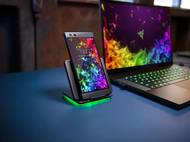 เอไอเอส สยายปีก! ร่วมเป็นเอ็กซ์คลูซีฟพาร์ทเนอร์ “RAZER” ผู้นำแบรนด์เกมมิ่งระดับโลก มอบประสบการณ์ ครั้งแรกกับ “RAZER PHONE 2” ที่สุดแห่งสมาร์ทโฟนเกมมิ่งสายพันธุ์แท้ เสริมแกร่งยุทธศาสตร์ผู้นำสมาร์ทโฟน พร้อมบุกตลาดอีสปอร์ตเต็มเหนี่ยว