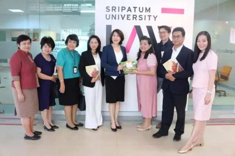 “ติดเข็มประดับไท ความภูมิใจ” มอบแด่...ลูกนิติศาสตร์ ม.ศรีปทุม ประจำปีการศึกษา 2561