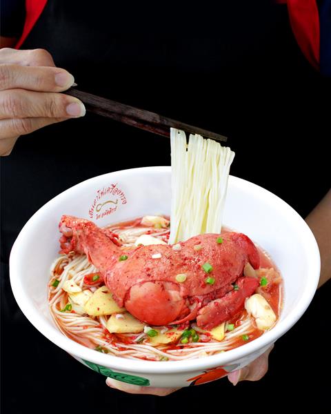 เย็นตาโฟฉลอง 20 ปี เสิร์ฟ หมี่อาม่า สุดยอดเมนูหมี่ไก่น้ำแดงแต้จิ๋วเพื่อสุขภาพ