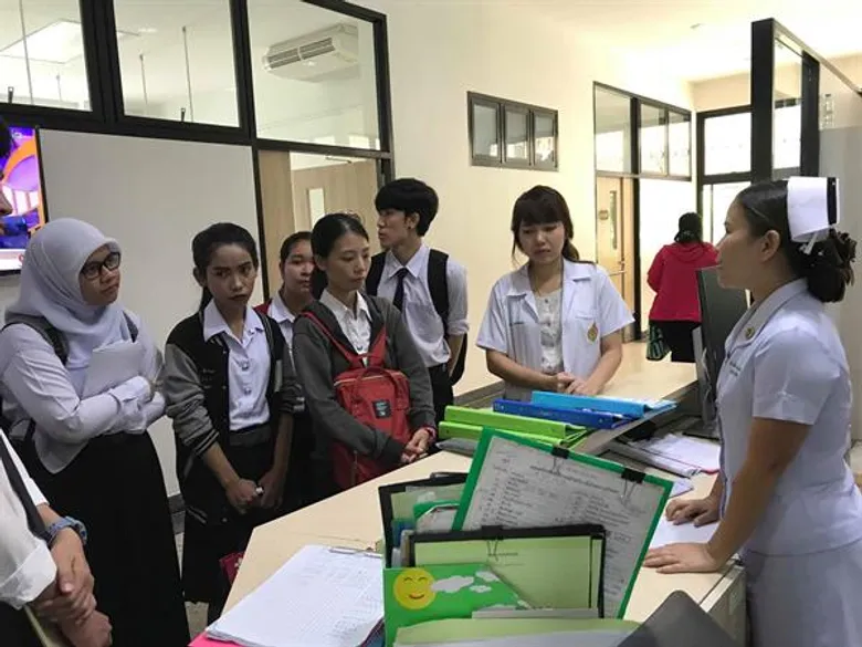 หลักสูตรการจัดการการท่องเที่ยว คณะพาณิชย์ฯ ม.อ.ตรัง ศึกษาดูงานด้านการแพทย์แผนไทย ณ รพ.ห้วยยอด
