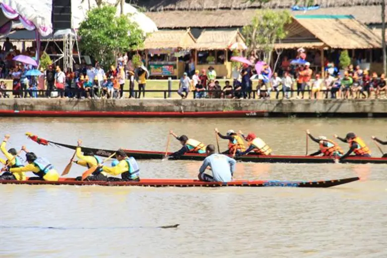 มรภ.สงขลา คว้ารองชนะเลิศอันดับ 2 แข่งขันเรือยาวประเพณี