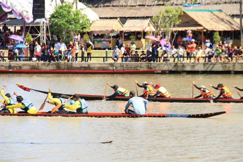 มรภ.สงขลา คว้ารองชนะเลิศอันดับ 2 แข่งขันเรือยาวประเพณี