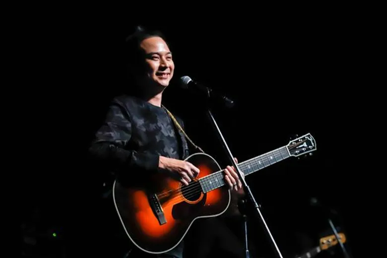 FLY PROJECT “เพื่อนพ้องร้องเพลงฟลาย” มันส์สุดๆ สมการรอคอย ฮิวโก้-บิลลี่-ปู แบล็กเฮด นำทีมเพื่อนศิลปิน ร่วมร้องเพลงฮิตวงฟลาย