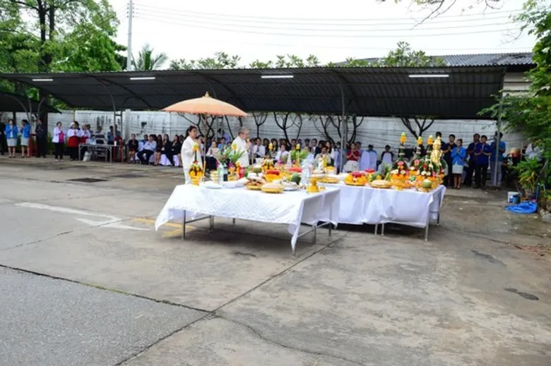 จัดพิธีสักการะและบวงสรวงสิ่งศักดิ์สิทธิ์ ครบรอบ 25 ปี รพ.วิชัยเวชฯ อ้อมน้อย