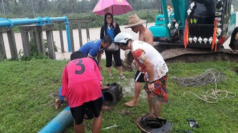 กปภ.บางสะพาน น้ำท่วมหนักเร่งแก้ปัญหาน้ำไหลอ่อน ต.ร่อนทอง