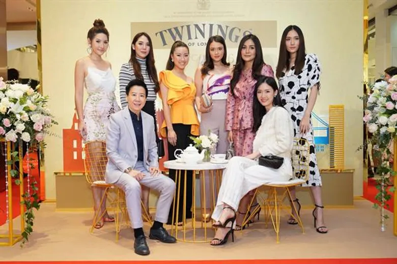 “มิว นิษฐา” ชวนสัมผัสวัฒนธรรมดื่มชาตามแบบฉบับชาวอังกฤษอย่างแท้จริงกับ ชา ทไวนิงส์ ปรับโฉมลุคใหม่ “ทไวนิงส์ ที บูทีค - Twinings Tea Boutique” แห่งเดียวในโลกส่งต่อตำนานผู้ดีอังกฤษกว่า 300 ปี