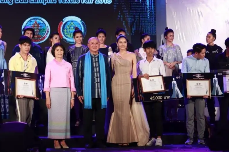นาย ภาสกร บุญรักษ์ นายอานนท์ วาสนา และ น.ส. ชรินรัต...