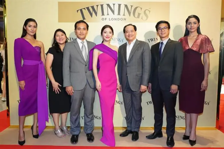 พงษกร พงษ์วัฒนาสุข(ที่ 3 จากซ้าย) ผู้จัดการทั่วไปฝ่...