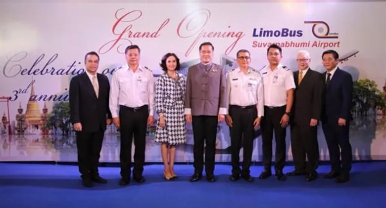 ท่าอากาศยานสุวรรณภูมิ จับมือ “ลีโมบัส” เปิดให้บริการรับ-ส่งผู้โดยสาร ด้วยรถ Airport Limobus Express ใน 2 เส้นทางหลัก และ 7 จุดจอดสำคัญในกรุงเทพฯ พร้อมเตรียมใช้ระบบสำรองที่นั่งและเช็คตำแหน่งรถแบบเรียลไทม์ผ่านเว็บไซต์