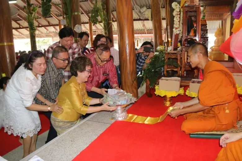 สร้างกุศล รศ.ดร.นพ.วิชัย และผศ.พญ.สายสุณี...