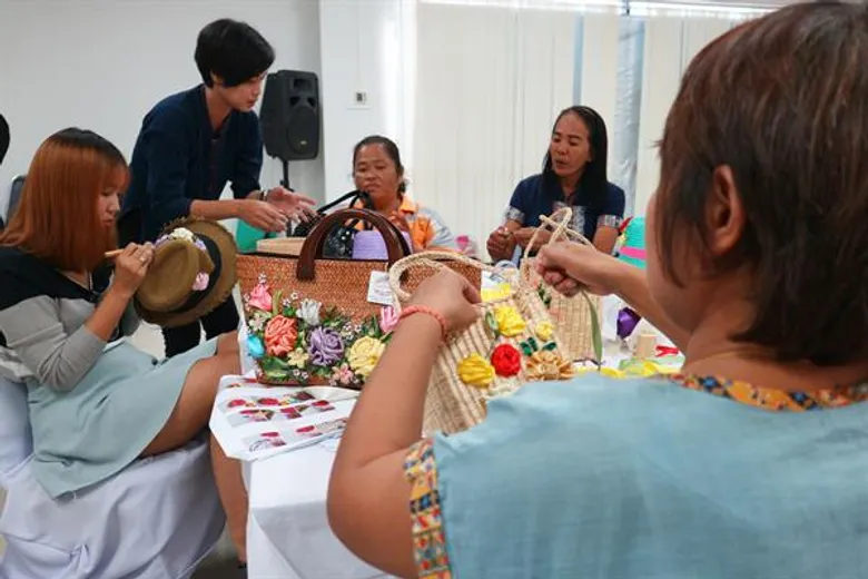 การอบรม“ผ้าปักจักสาน” ประยุกต์ สร้างสรรค์