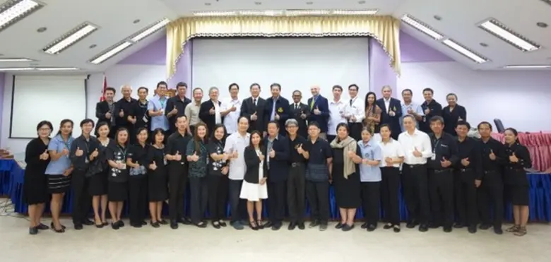 โรงพยาบาลชลบุรี และคณะแพทยศาสตร์ จุฬาลงกร...