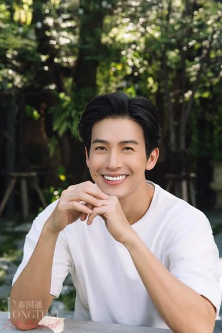 ฉลองก่อนแต่งงาน!! ดีเจพุฒ พุฒิชัย เกษตรสิน กลับสื่อนิตยสารจีน ขึ้นปกพร้อมบทสัมภาษณ์และแฟชั่นสุดเท่ในนิตยสารจีน (ไท่ กว๋อ ทง) ฉบับเดือนพฤศจิกายน 2561 เล่มที่ 48