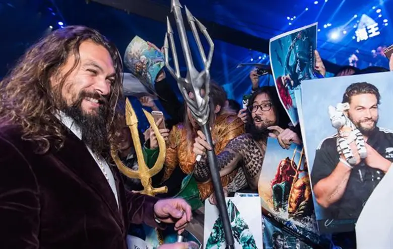 "Aquaman" ลั่นกลองรบที่กรุงปักกิ่ง ประเทศจีน ผู้กำกับ เจมส์ วาน พร้อมด้วย เจสัน โมมัว และแอมเบอร์ เฮิร์ด พบปะแฟนภาพยนตร์อย่างใกล้ชิด