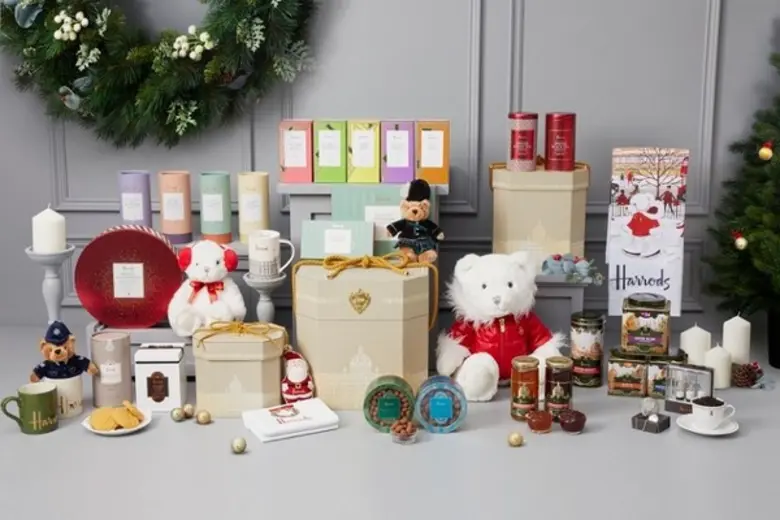 “Harrods Magical Happiness”เติมเต็มเทศกาลแห่งความมหัศจรรย์ กับเซ็ตของขวัญสุดคลาสสิกสไตล์อังกฤษ จากแฮร์รอดส์